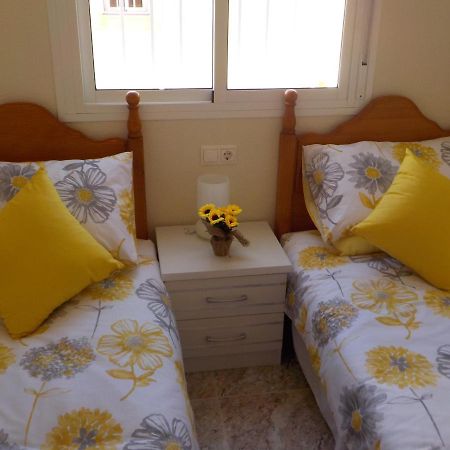 הוילה אוריהואלה Casa La Zenia Elite Townhouse With Shared Pool And 10 Minutes Walk To Beach מראה חיצוני תמונה