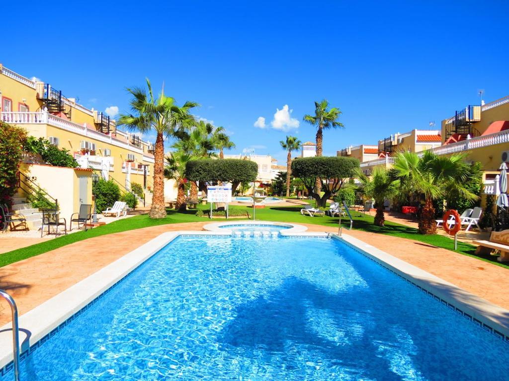 הוילה אוריהואלה Casa La Zenia Elite Townhouse With Shared Pool And 10 Minutes Walk To Beach מראה חיצוני תמונה