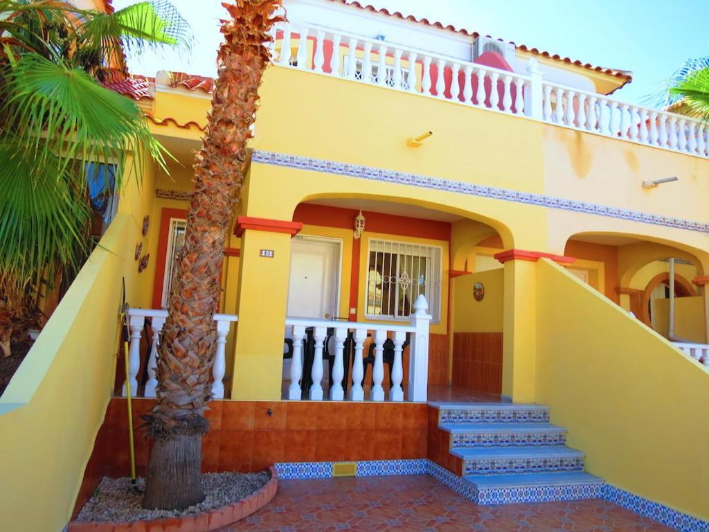 הוילה אוריהואלה Casa La Zenia Elite Townhouse With Shared Pool And 10 Minutes Walk To Beach מראה חיצוני תמונה