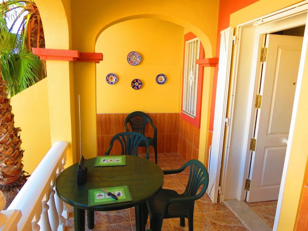 הוילה אוריהואלה Casa La Zenia Elite Townhouse With Shared Pool And 10 Minutes Walk To Beach מראה חיצוני תמונה