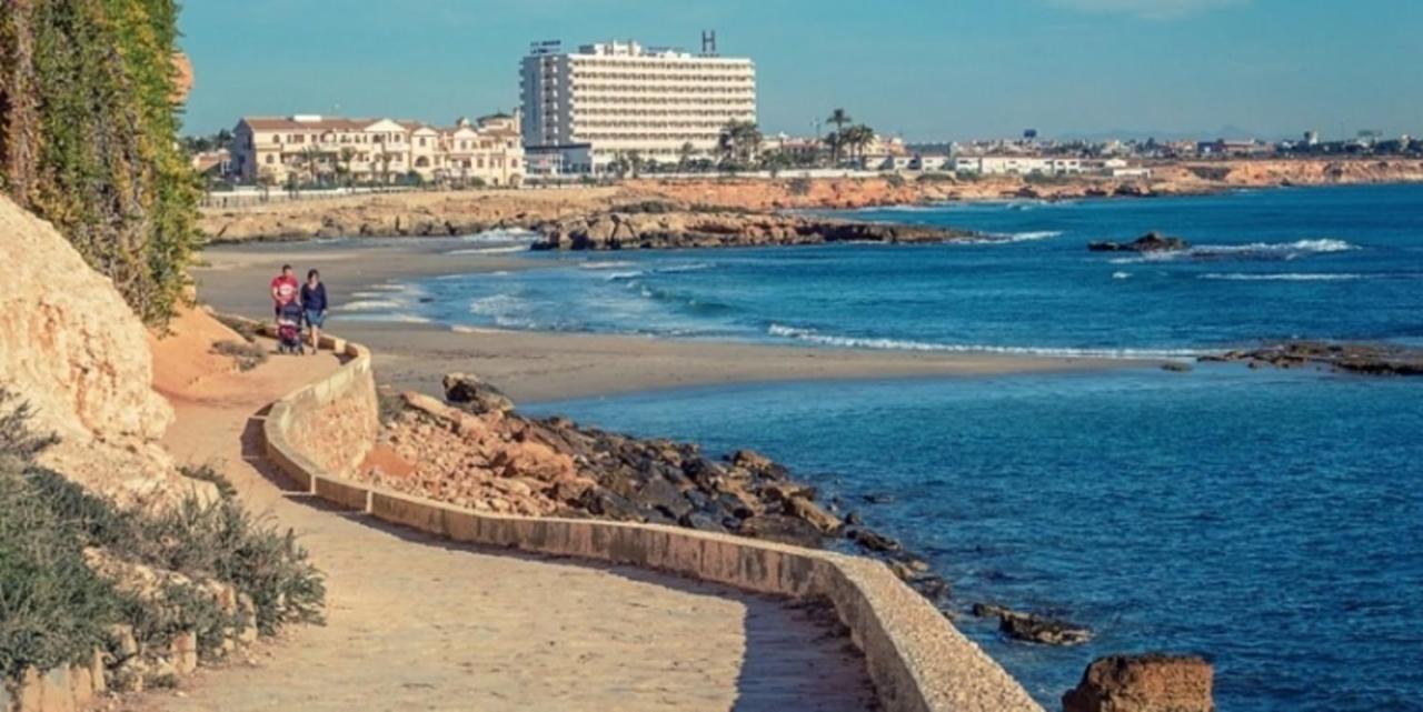 הוילה אוריהואלה Casa La Zenia Elite Townhouse With Shared Pool And 10 Minutes Walk To Beach מראה חיצוני תמונה