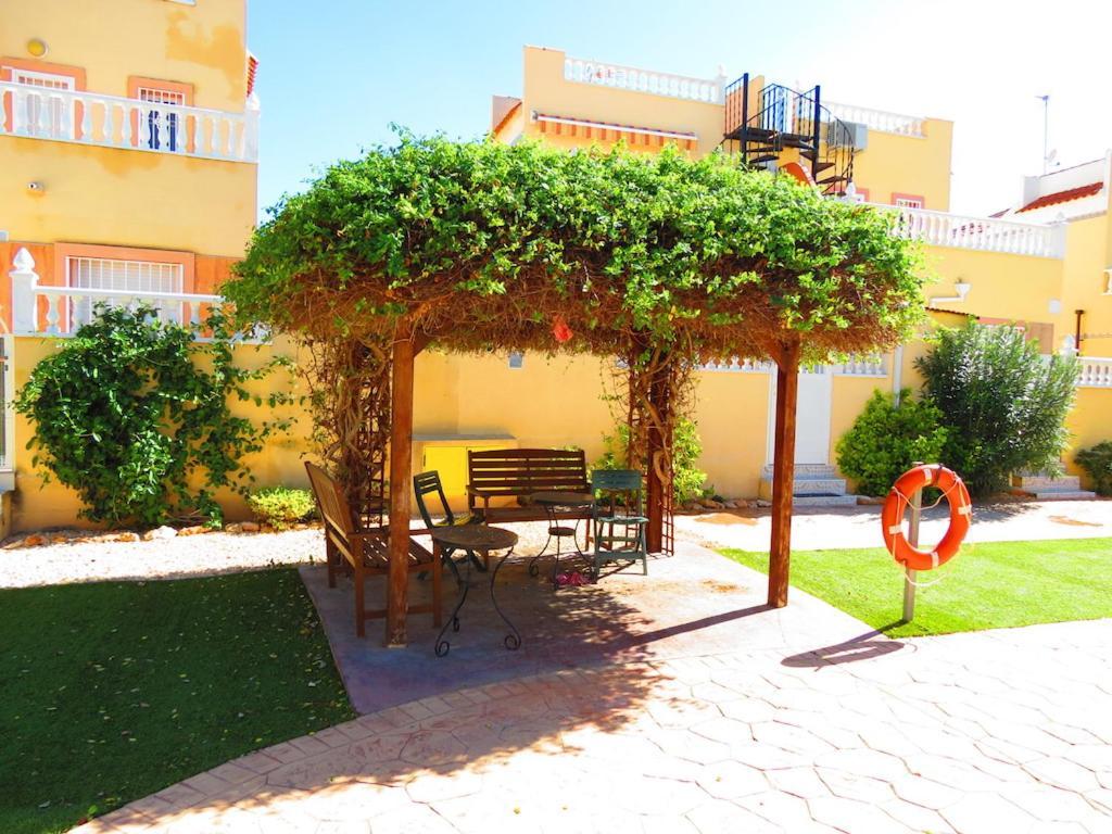 הוילה אוריהואלה Casa La Zenia Elite Townhouse With Shared Pool And 10 Minutes Walk To Beach מראה חיצוני תמונה